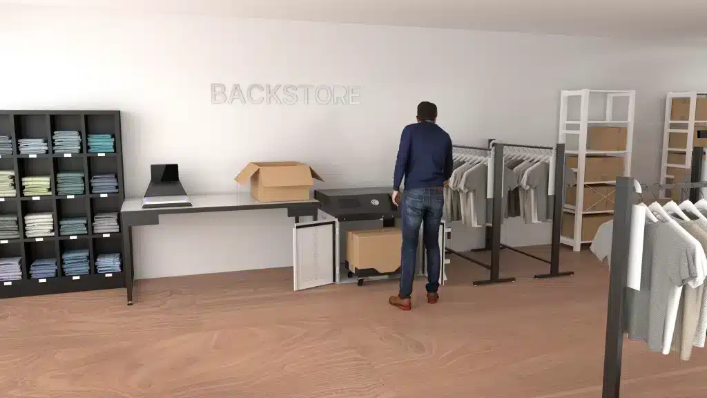 Flujo de trabajo en el almacén trasero con una estación de validación RF Surface y una Sabi Station procesando inventario en el backstore de una tienda.